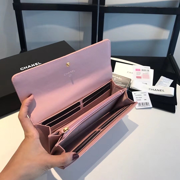 シャネル財布着用イメージ